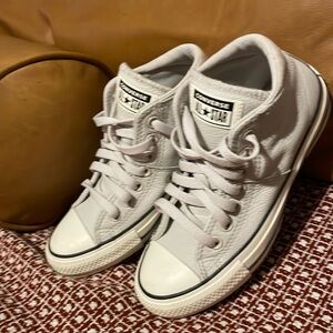 Converse leathers Women's Chuck  All Star Size 5